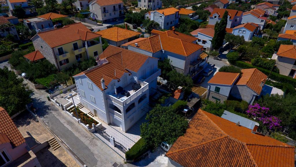 Apartments Manda Supetar Exterior foto
